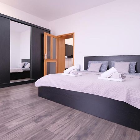 Apartment Klea - Cosy, Near City Center พูลา ภายนอก รูปภาพ