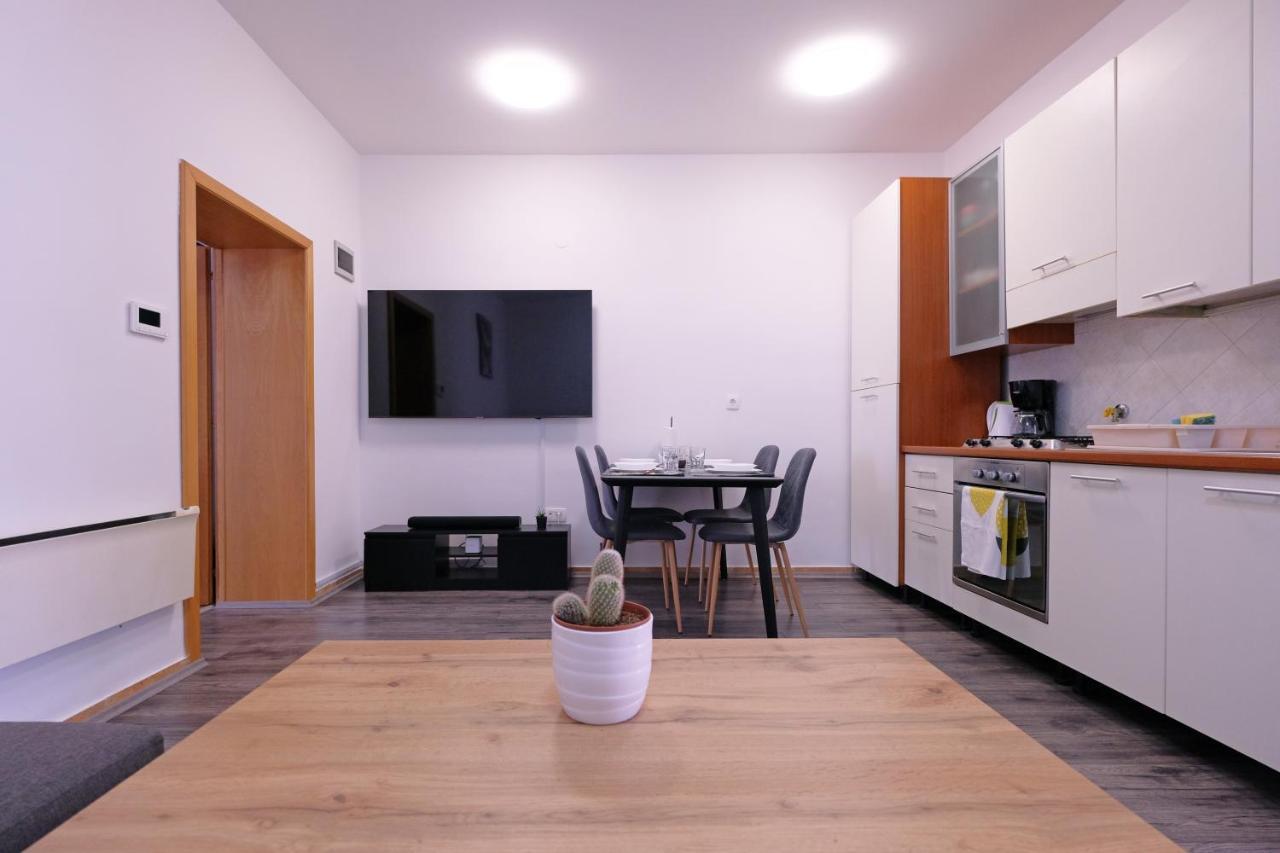 Apartment Klea - Cosy, Near City Center พูลา ภายนอก รูปภาพ