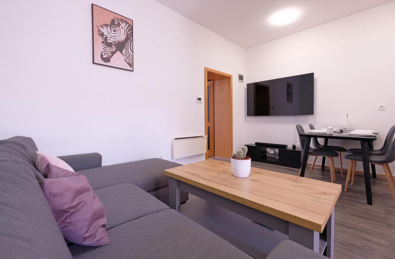 Apartment Klea - Cosy, Near City Center พูลา ภายนอก รูปภาพ