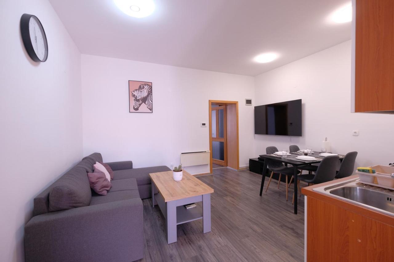 Apartment Klea - Cosy, Near City Center พูลา ภายนอก รูปภาพ