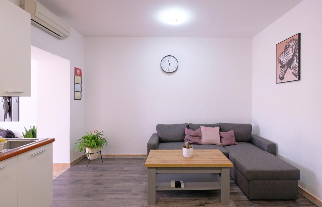 Apartment Klea - Cosy, Near City Center พูลา ภายนอก รูปภาพ